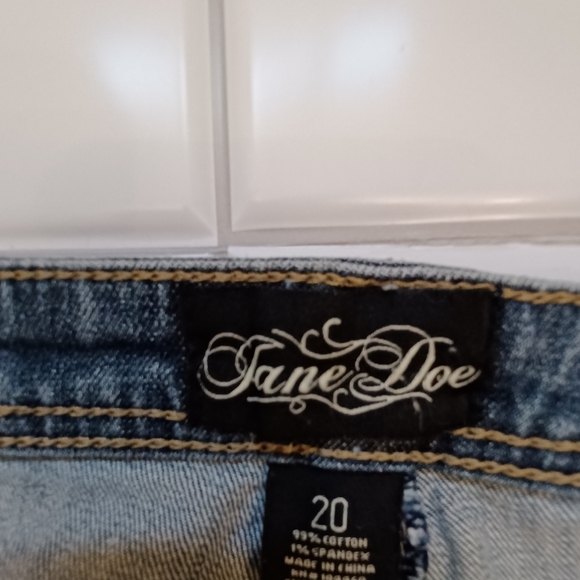 Jane Doe size 20 Denim Jeans/ Embellished Back Pockets Butterfly Design - Picture 3 of 3